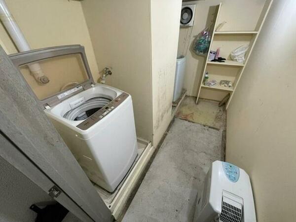 画像14:共同の洗濯機になります。建物内にありますよ。