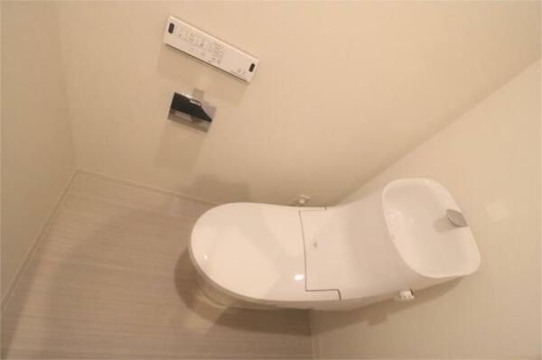 画像11:温水洗浄付きおトイレです♪