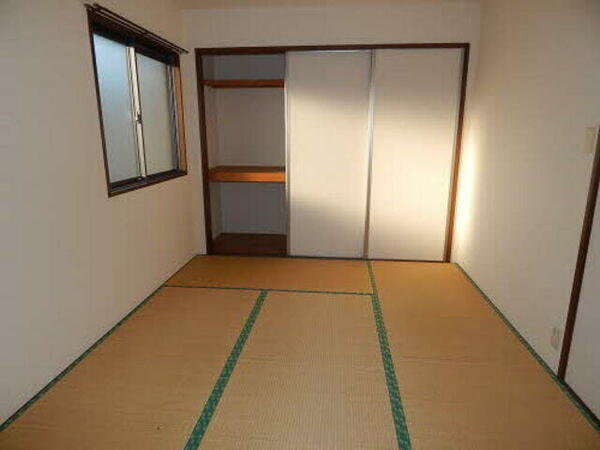 画像12:和室の収納は容量大！！お部屋を広くキレイに使えます。
