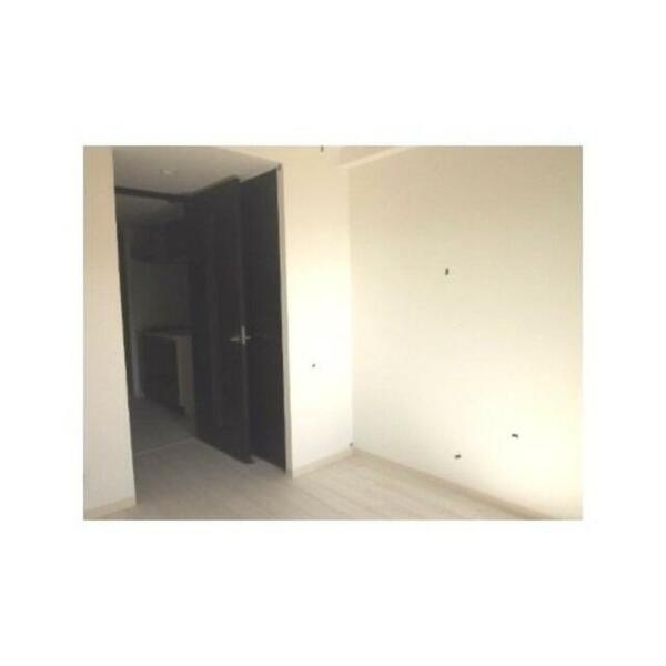 画像6:白を基調にした明るいお部屋です。