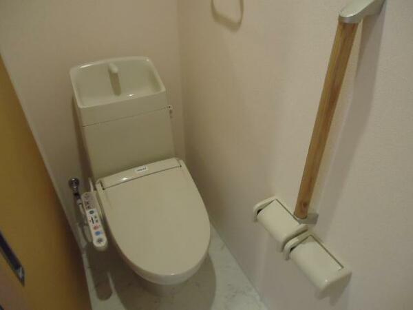 画像5:シャワー付トイレ