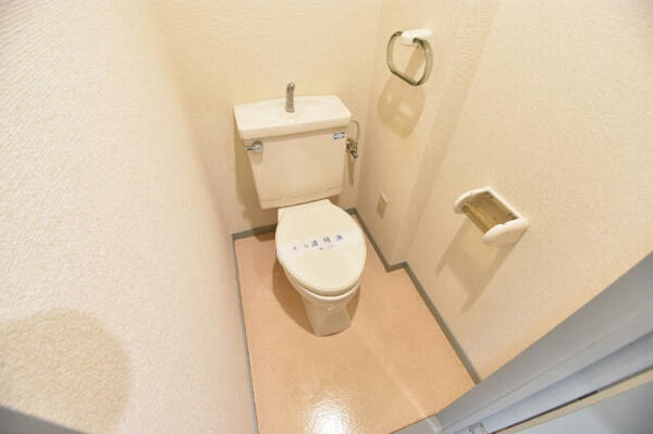 画像6:バストイレ別の独立設計です♪