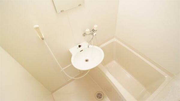 画像6:清潔感のあるお風呂。