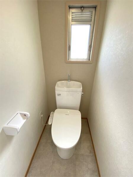 画像12:１階　トイレ新規交換　温水洗浄便座付