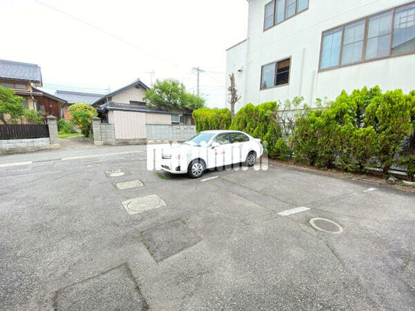 画像14:駐車スペース
