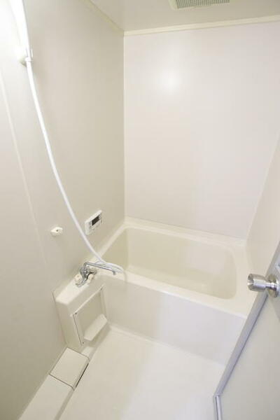 画像5:洗い場が広めのバスルーム♪※クリーニング中