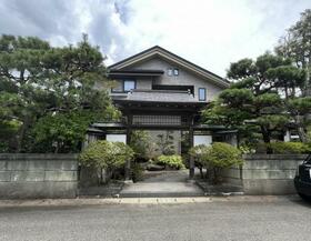 秋田県秋田市金足小泉字潟向