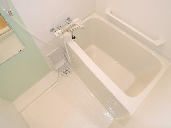 画像6:浴室乾燥機付　１階のみ手すり付