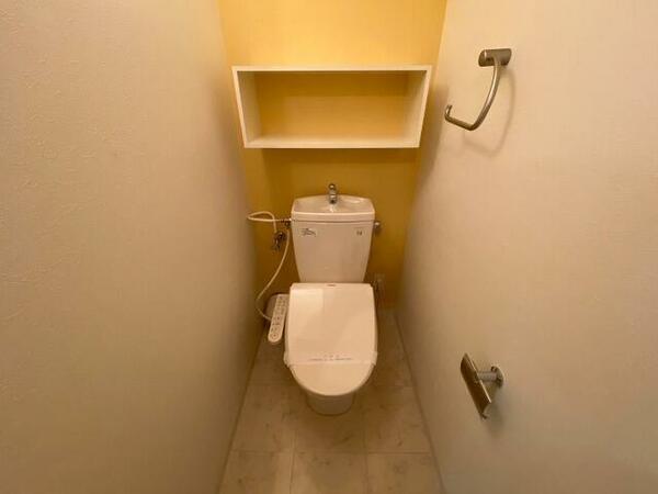 画像12:ウォシュレット付きのトイレです。シャワートイレは日本の宝。