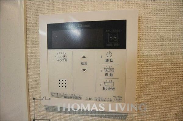画像12:温度調節のできる給湯器です。