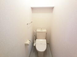 画像8:温水便座付きトイレ
