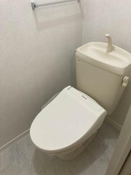 画像9:暖房洗浄便座付きのトイレ☆