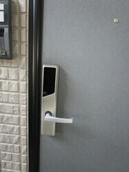 画像10:玄関ICカードキー