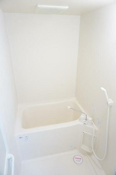 画像4:シャワー付きのバスルーム