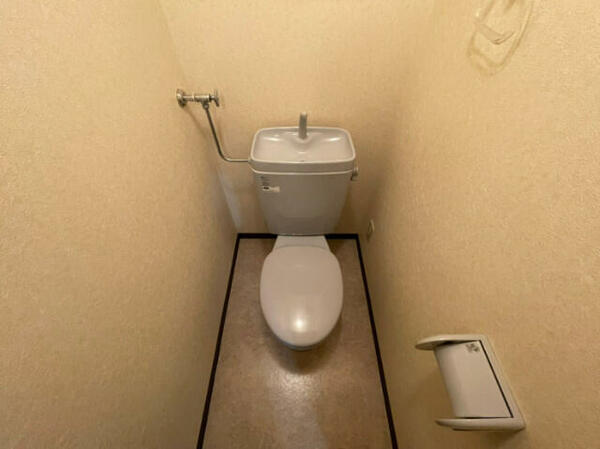 画像12:トイレ部分はタオル掛けも設置されていますよ。