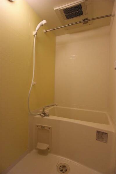 画像6:浴室乾燥機付き浴室です。