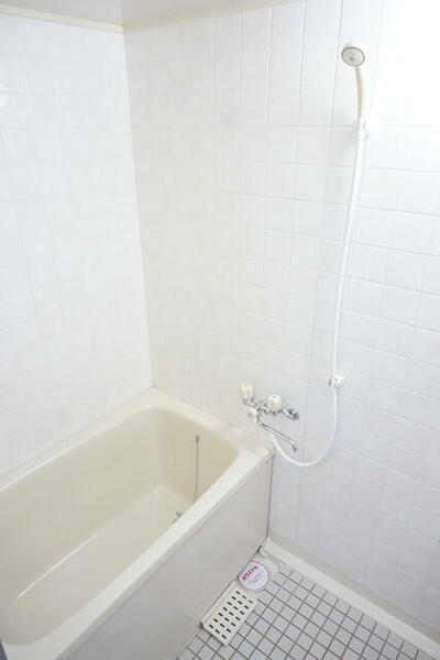 画像3:清潔感のある白色のお風呂♪
