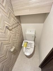 画像8:トイレ（温水洗浄暖房便座付）
