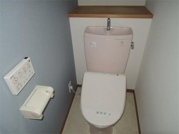 画像14:トイレには快適な温水洗浄便座付