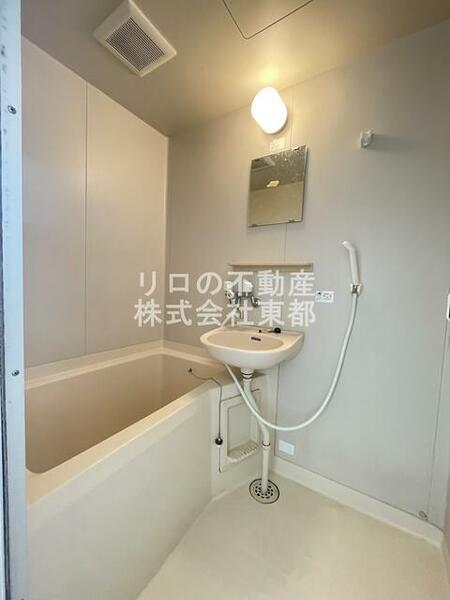 画像10:白を基調とした空間で清潔感のあるトイレです♪