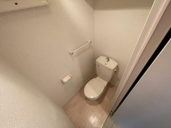 画像12:こちらはトイレです。清潔感があり、安心して使用できます。