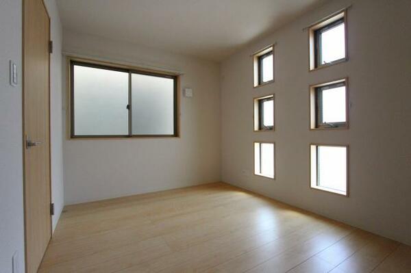 画像7:小窓がオシャレなお部屋です。