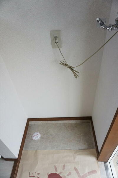 画像3:玄関横には室内洗濯機置き場あり☆