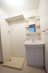 画像7:室内洗濯機置き場・洗面台