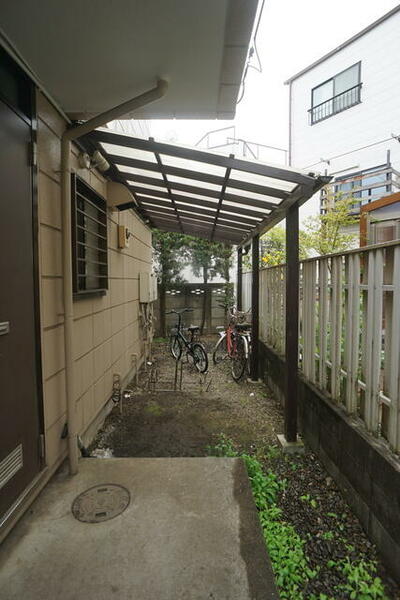 画像5:雨の日でも安心して停められる屋根付駐輪場☆
