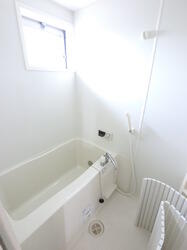 画像5:窓付き浴室です