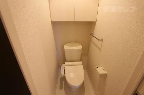 画像9:トイレには棚もあり、便利です。