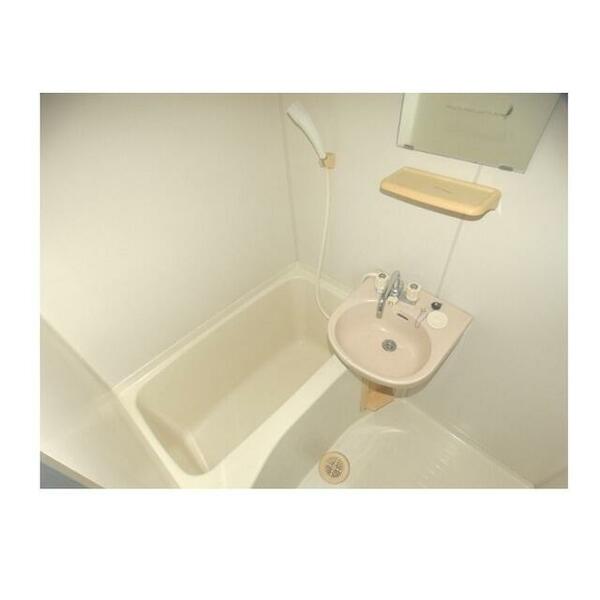 画像5:ワイドな浴槽