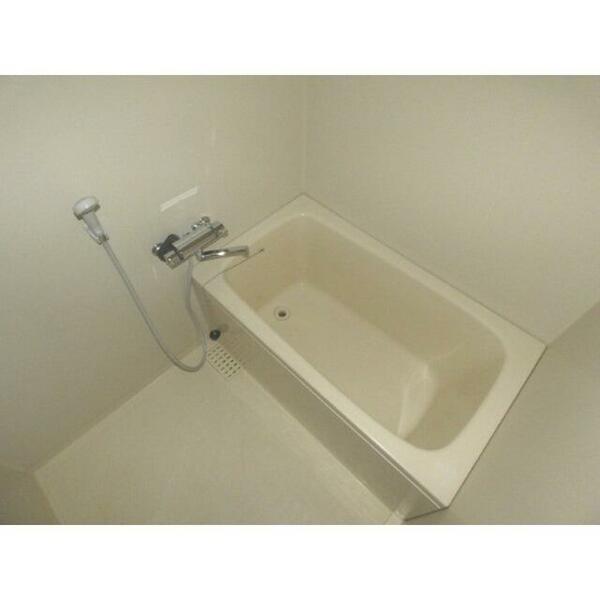 画像4:ワイドな浴槽