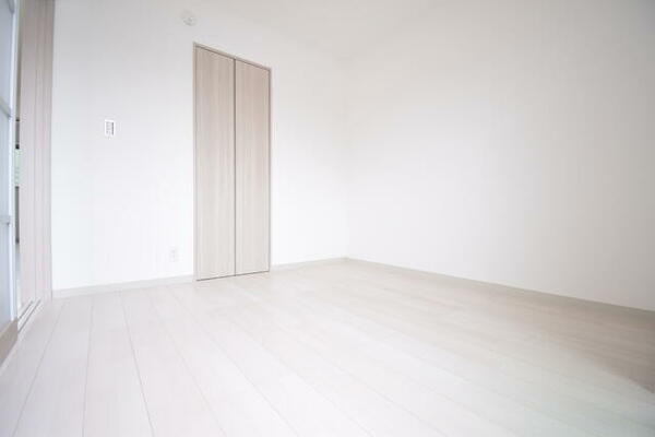 画像10:白を基調とした洋室です★