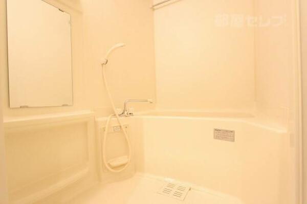 画像6:お風呂には浴室乾燥機が備わります。