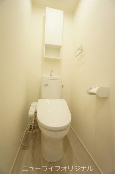 画像10:毎日使うものだから、人に優しく清潔な温水洗浄機能付きトイレ