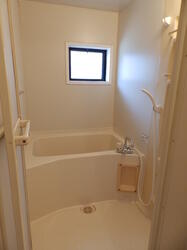 画像4:浴室(窓有り)
