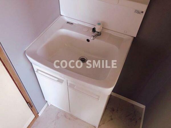 画像15:忙しい朝には欠かせない洗面所です 【COCO SMILE　ココスマイル】
