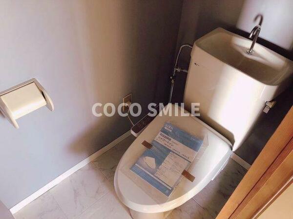 画像6:落ち着いた色調のトイレです 【COCO SMILE　ココスマイル】