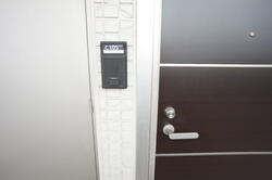 画像12:玄関ドア