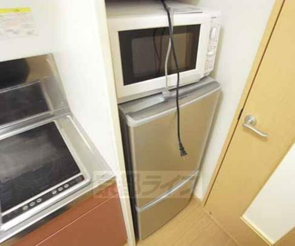 画像16:冷蔵庫と電子レンジです。