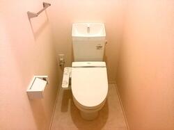 トイレ：温水洗浄暖房便座つき