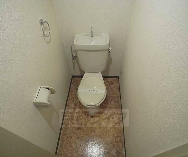画像6:清潔感のある洋式トイレ