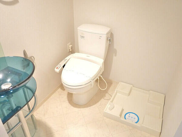 画像12:トイレは温水洗浄便座付。なんといっても開放感たっぷりですから