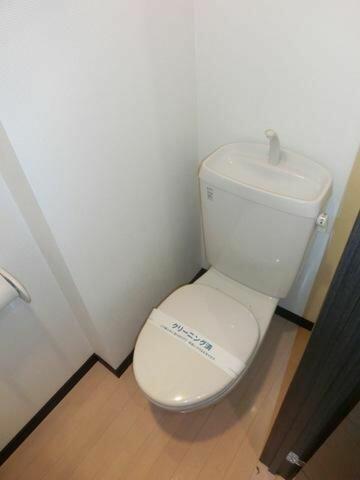 画像16:清潔感のあるトイレルーム