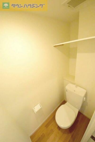 画像10:トイレ内収納スペースあります