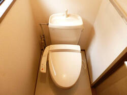 画像5:温水洗浄暖房便座付きトイレ