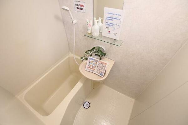 画像6:類似・アクセントパネルの入ったオシャレな浴室☆