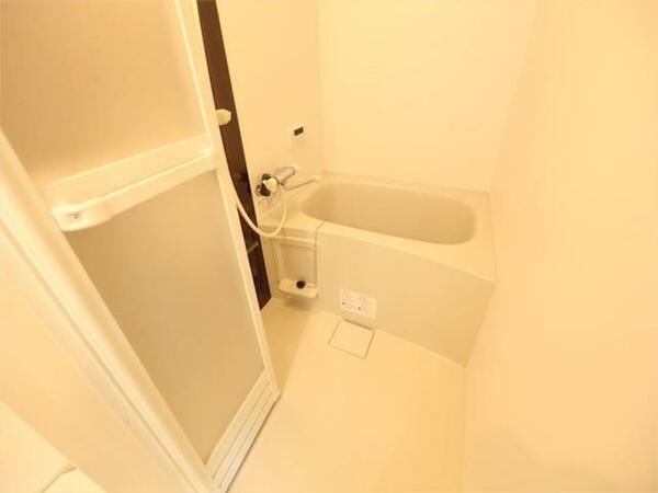 画像5:浴室暖房乾燥機付　追い焚き機能付お風呂　同仕様写真