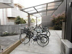 画像15:屋根付き自転車駐輪場